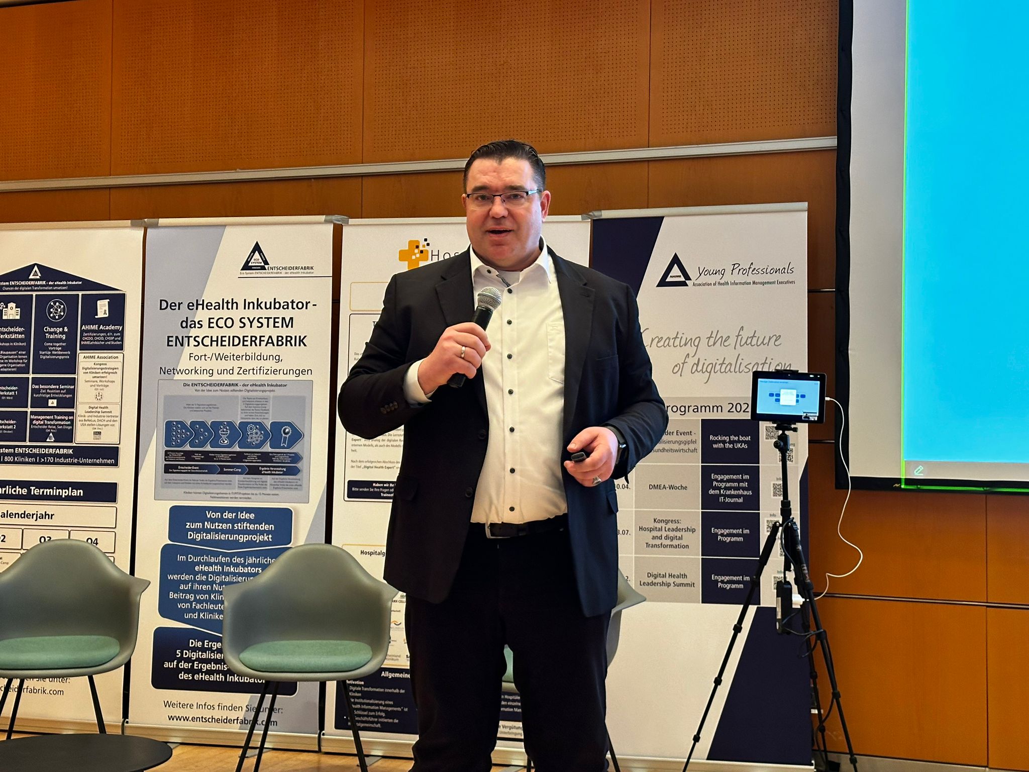 DHLS24_Keynote_tie