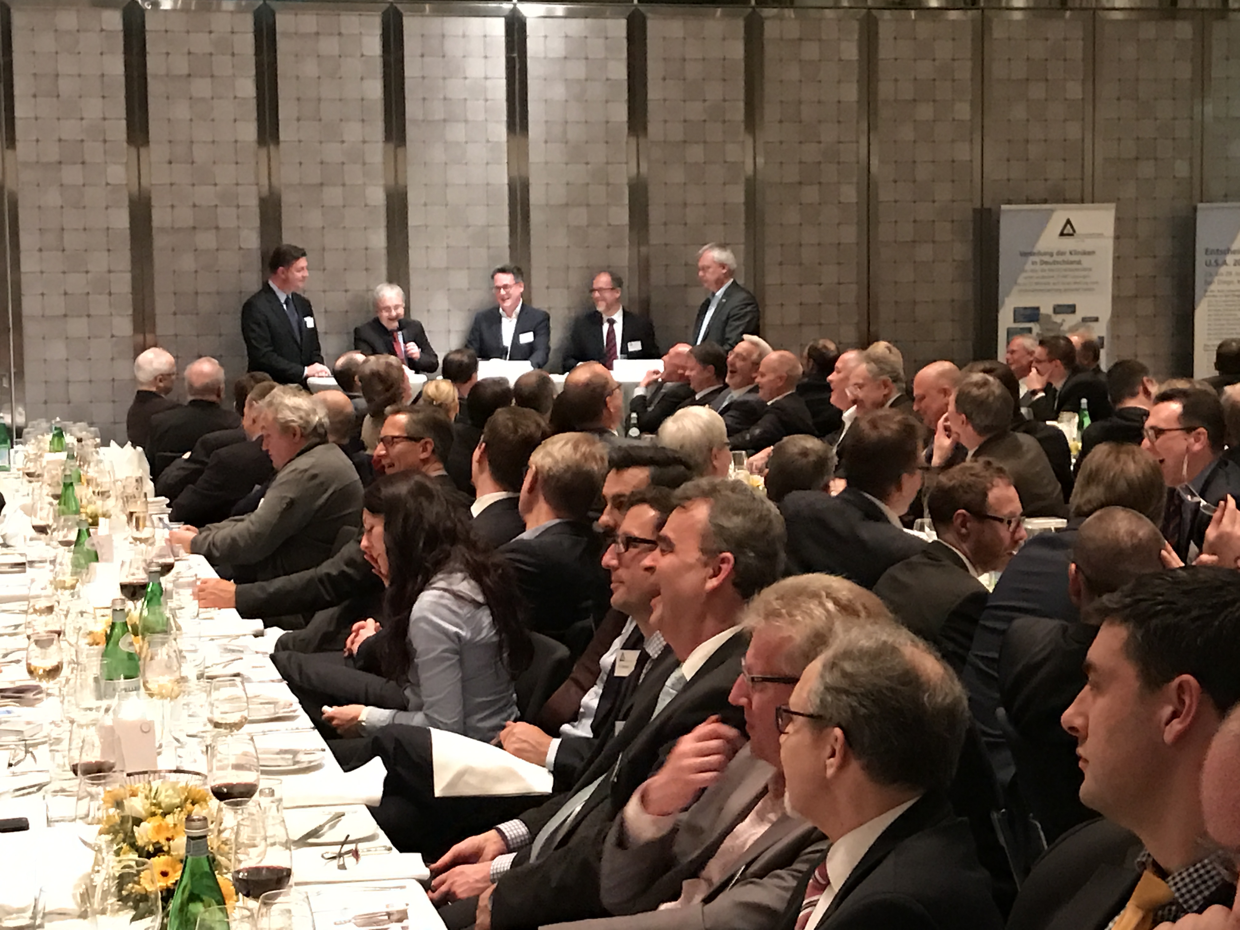 Dinner Match zw. Prof. Dr. Jürgen Wasem und Dr. Christof Veit mit Dr. Josef Düllings als Referee