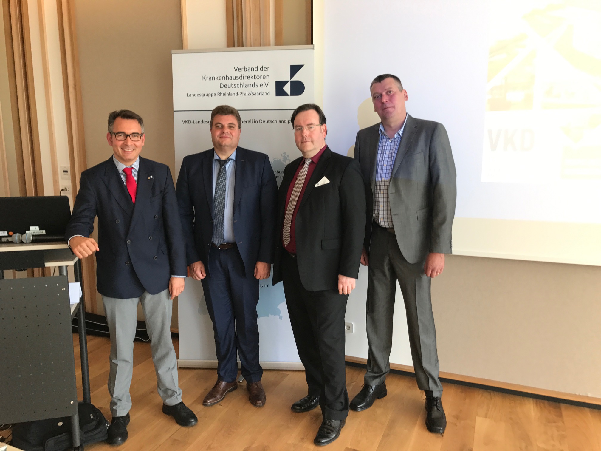 Gruppenfoto Digitialisierungssession auf der VKD-Tagung Rheinland-Pfalz Saarland Dr. Pierre-Michael Meier, Jürgen Will, Prof. Dr. Dirksen und Volker Boettcher 